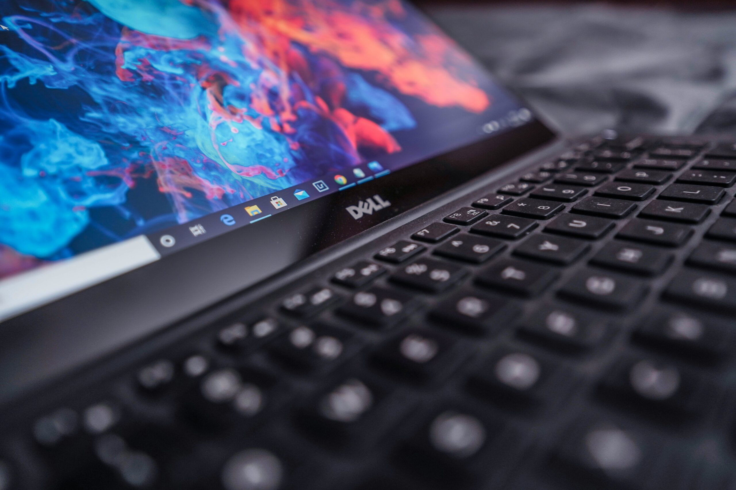 Dell Inspiron 15 - Image 4
