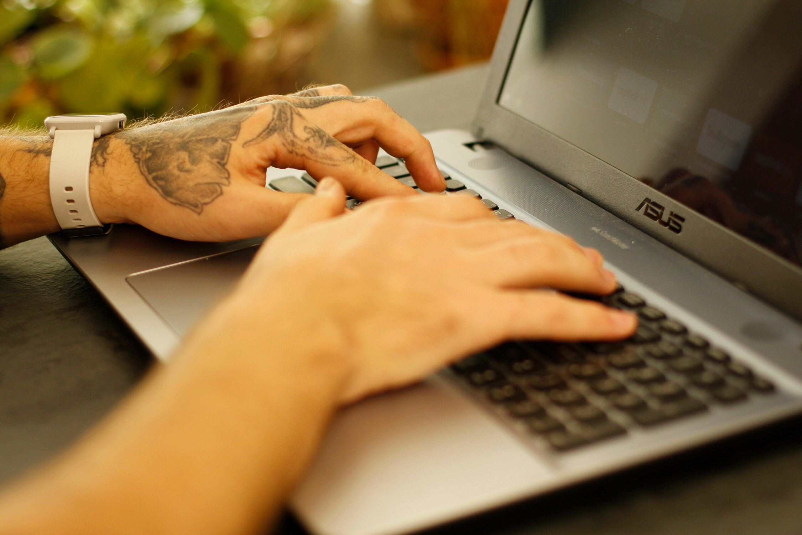 Asus VivoBook 15 laptop with Full HD display and powerful performance - Image 2